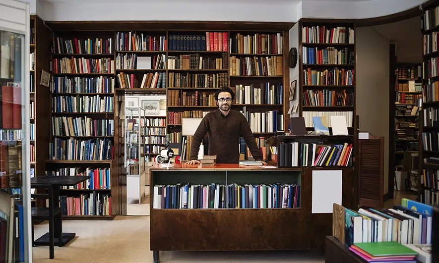 how to start a bookstore business